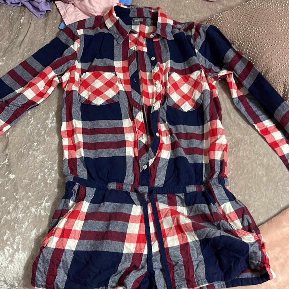 aerie romper, size medium, used but in ver good condition. just a little wrinkly